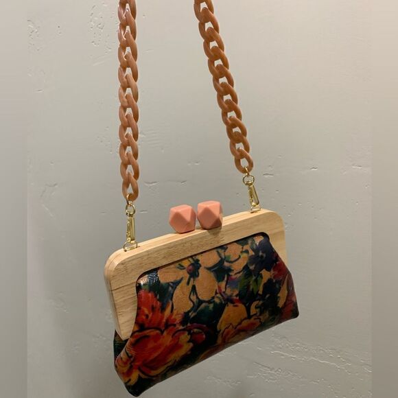 Handmade Genuine Leather Floral Print Candy Shaped Kisslock Clutch/Crossbody - Picture 9 of 12